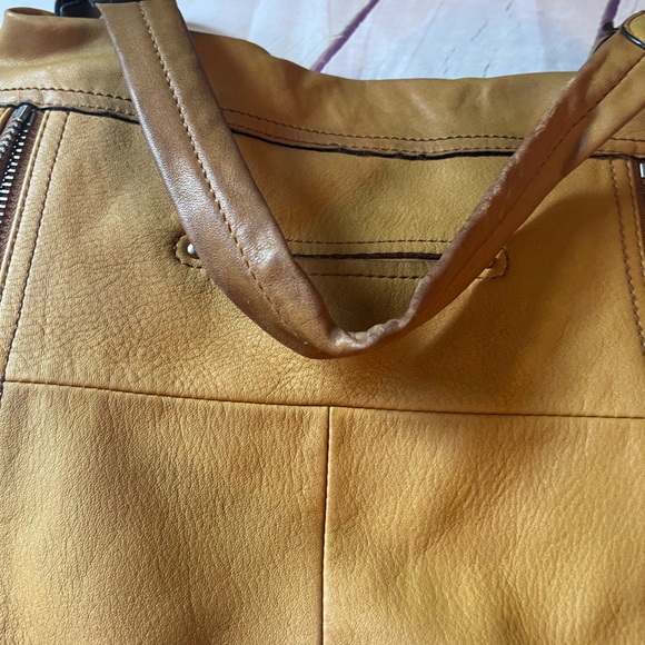 B Makowsky Shoulder Bag - Picture 3 of 9